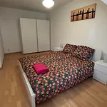 Entire Home, 3 Bedrooms Garden Strijp Within Ring Эйндховен
