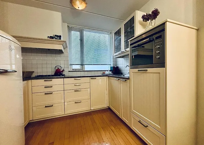 Entire Home, 3 Bedrooms Garden Strijp Within Ring * 에인트호번